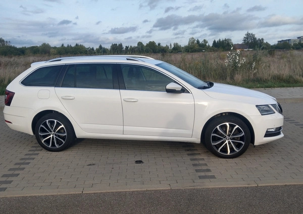 Skoda Octavia cena 73500 przebieg: 173600, rok produkcji 2017 z Białystok małe 407